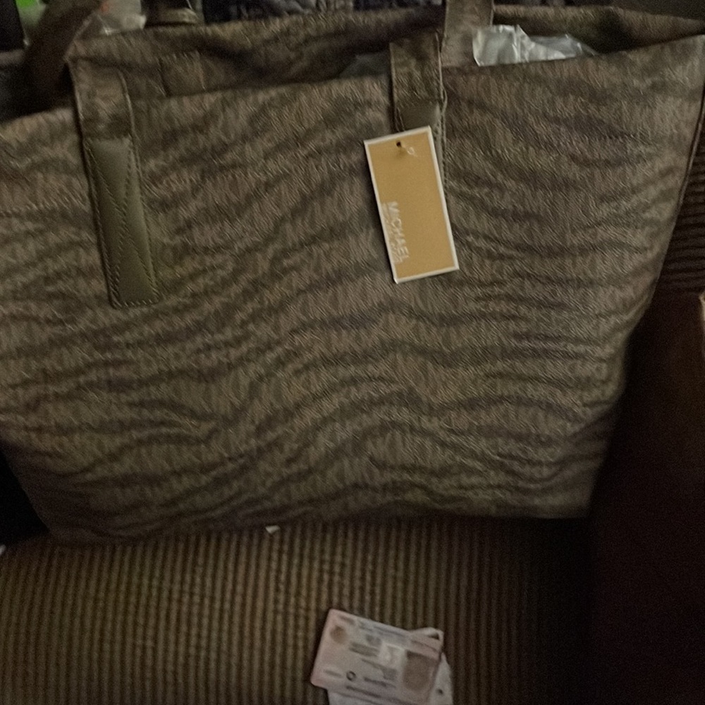 - Michael Tote Bag by MICHAEL Michael Kors - Picture 4 of 7